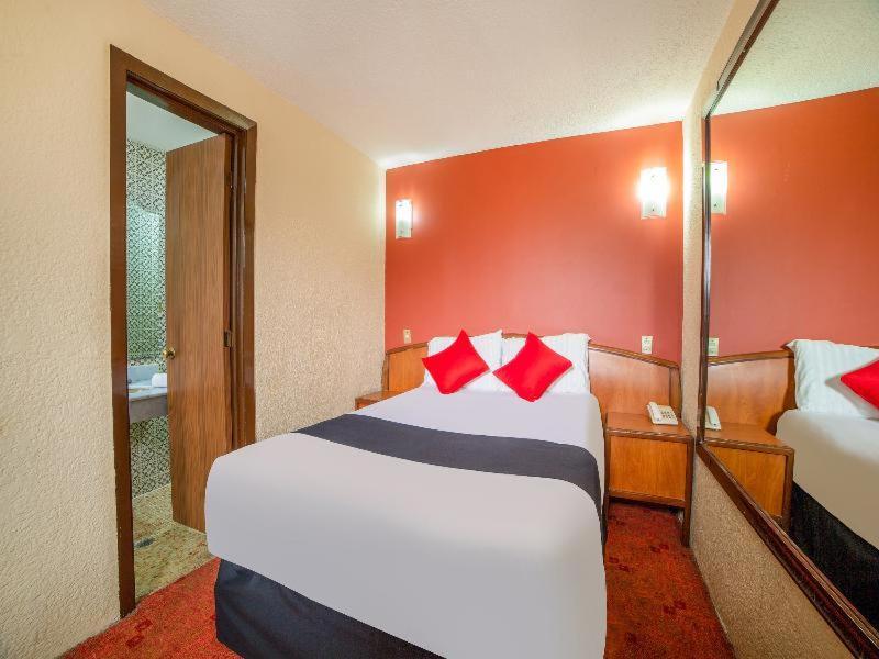 Hotel Santa Maria Mexico City Room photo